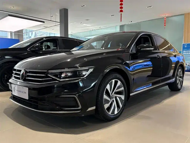 Фотография автомобиля — Volkswagen Magotan