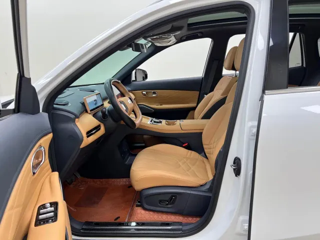 Geely Galaxy Starship 7 EM-i — Фото автомобиля 10