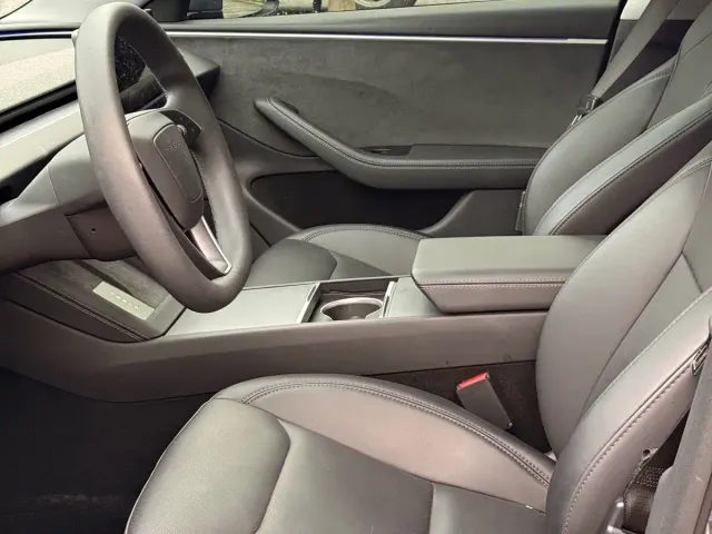 Tesla Model 3 — Фото автомобиля 8