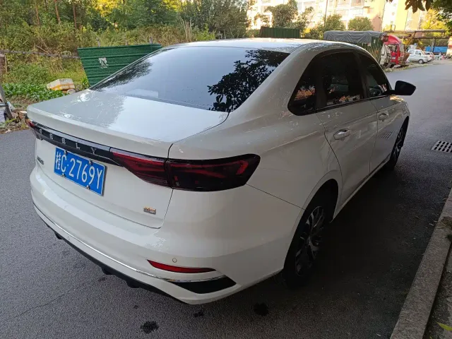 Geely Emgrand — Фото автомобиля 4