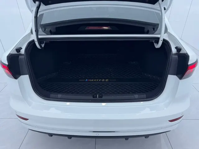 Geely Emgrand — Фото автомобиля 15