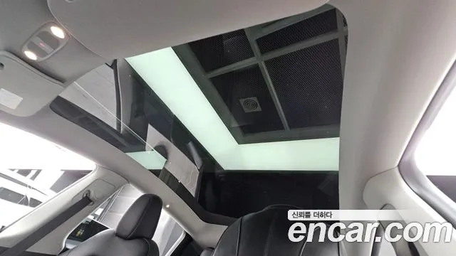 Tesla Model Y — Фото автомобиля 19