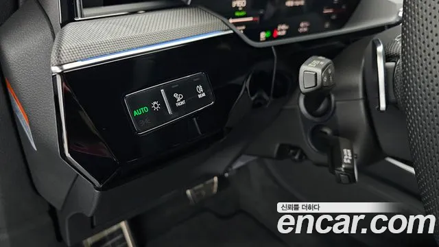 Audi SQ8 e-tron — Фото автомобиля 30