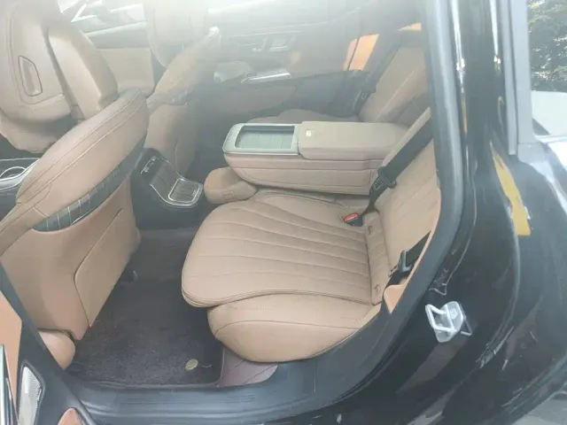 Mercedes-Benz E-Class — Фото автомобиля 7