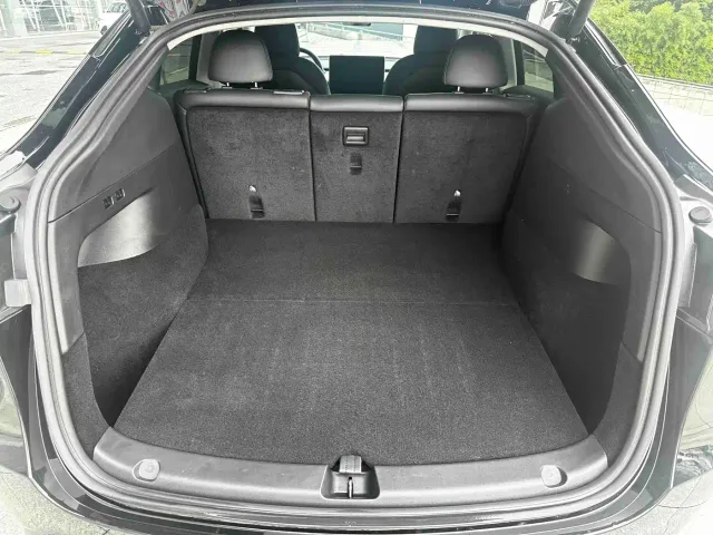 Tesla Model Y — Фото автомобиля 11