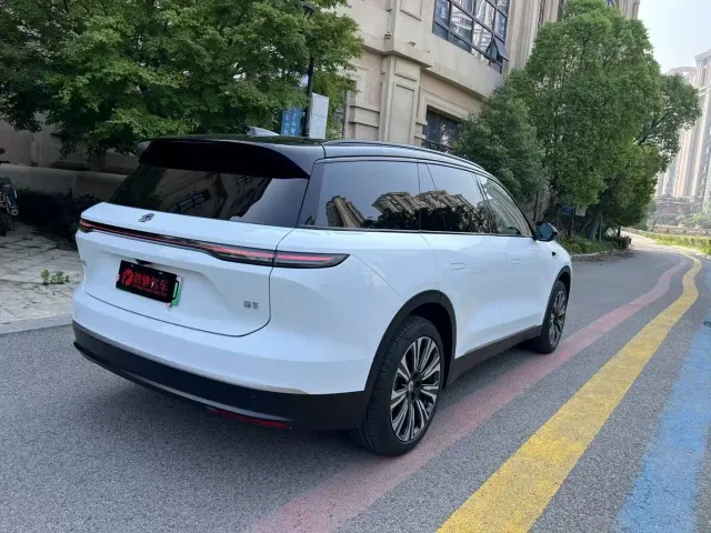 Nio ES8 — Фото автомобиля 7