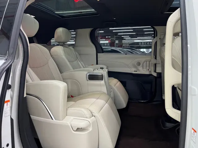 Toyota Granvia — Фото автомобиля 12