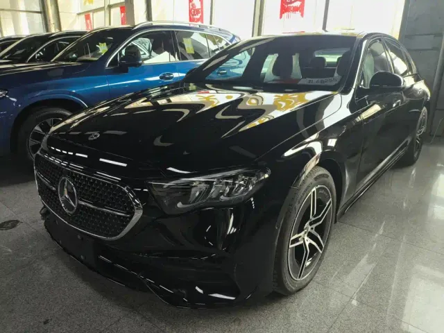 Фотография автомобиля — Mercedes-Benz E-Class