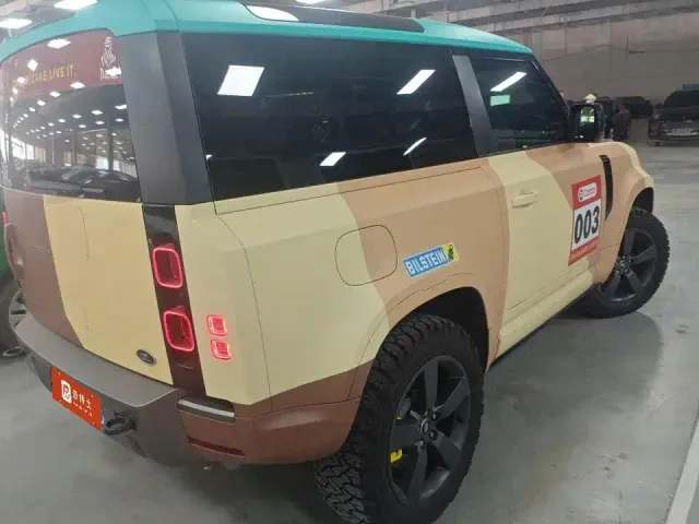 Land Rover Defender — Фото автомобиля 2