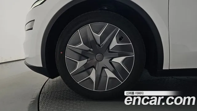 Tesla Model Y — Фото автомобиля 4