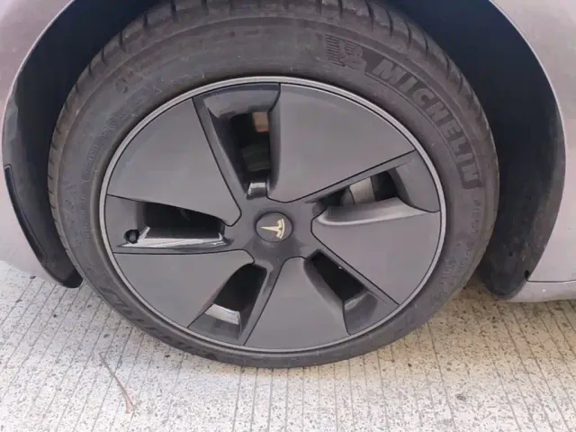 Tesla Model 3 — Фото автомобиля 22