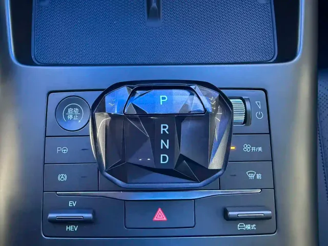 BYD Qin PLUS — Фото автомобиля 6