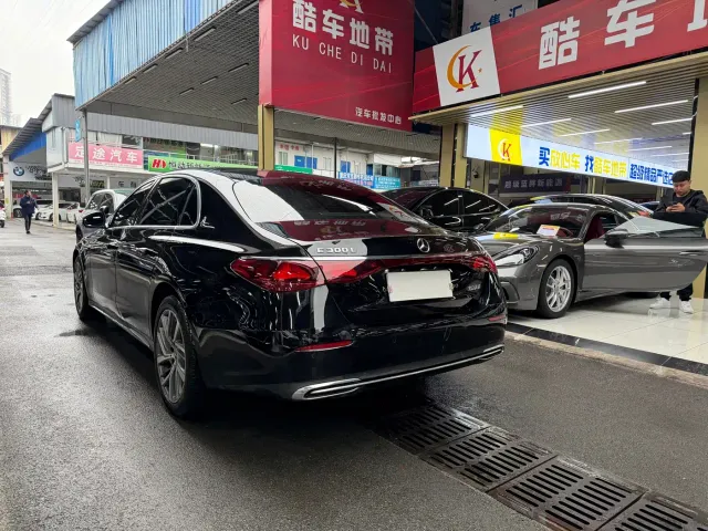 Mercedes-Benz E-Class — Фото автомобиля 4