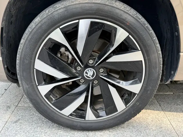 Skoda Karoq — Фото автомобиля 12