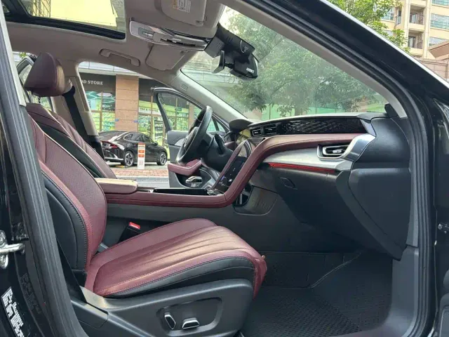 Hongqi H5 — Фото автомобиля 14