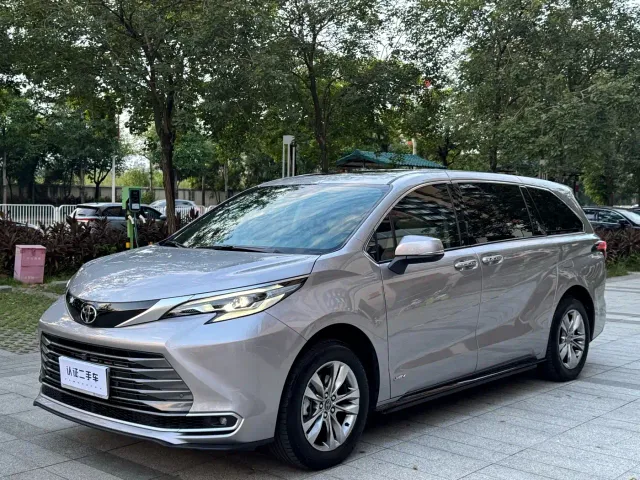 Фотография автомобиля — Toyota Sienna