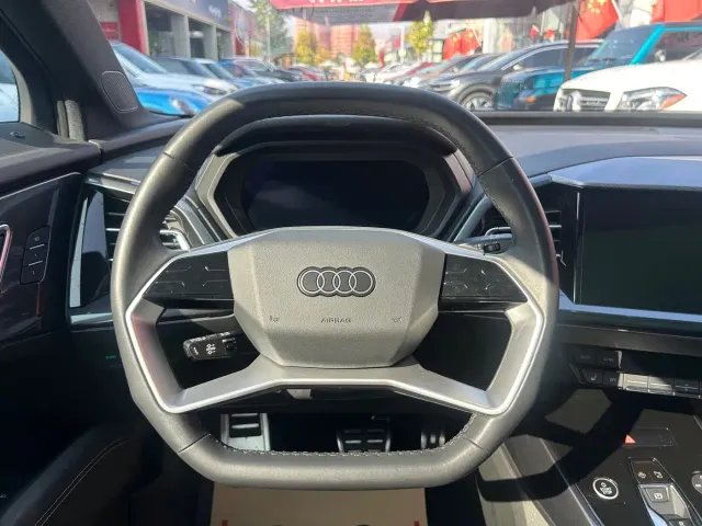 Audi Q5 e-tron — Фото автомобиля 11