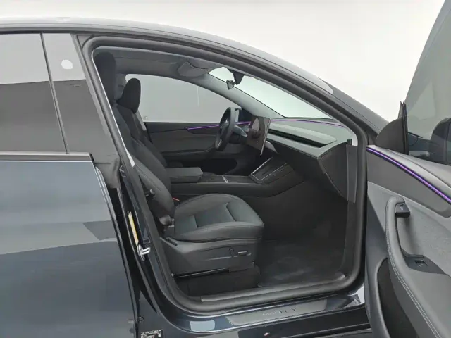 Tesla Model Y — Фото автомобиля 9