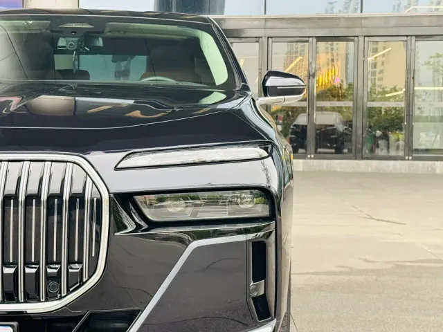 BMW 7 Series — Фото автомобиля 7