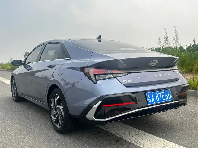 Hyundai Elantra — Фото автомобиля 4