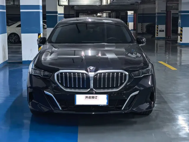 Фотография автомобиля — BMW 5 Series