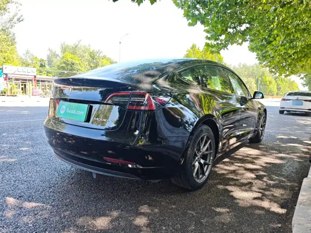 Tesla Model 3 — Фото автомобиля 4