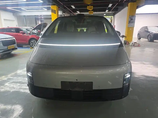 Li Auto MEGA — Фото автомобиля 2