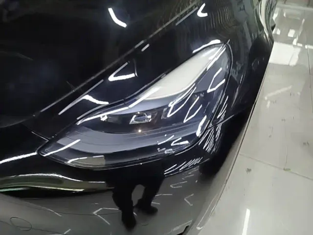 Tesla Model Y — Фото автомобиля 23