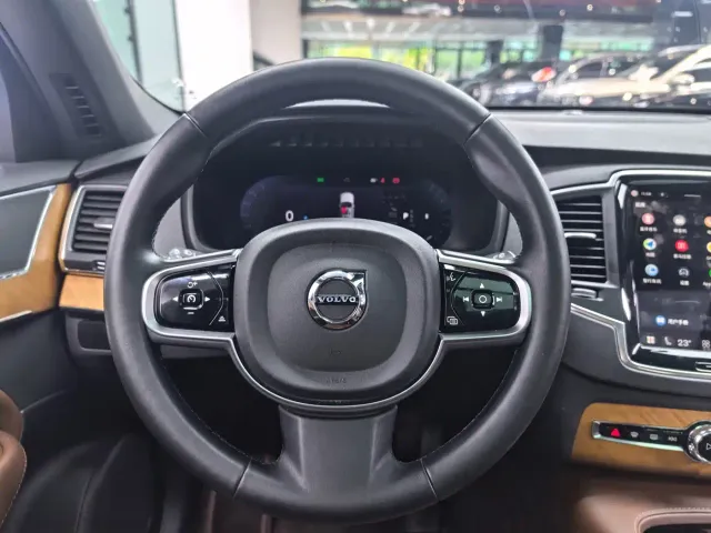 Volvo XC90 — Фото автомобиля 9