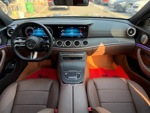 Mercedes-Benz E-Class — Фото автомобиля 11