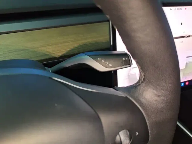 Tesla Model 3 — Фото автомобиля 13