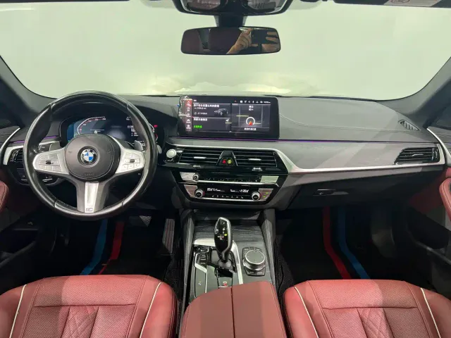 BMW 5 Series — Фото автомобиля 11