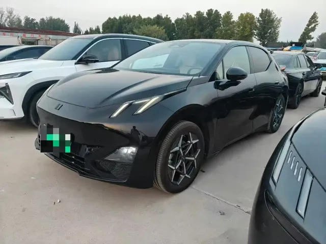 Фотография автомобиля — Lynk & Co Z20