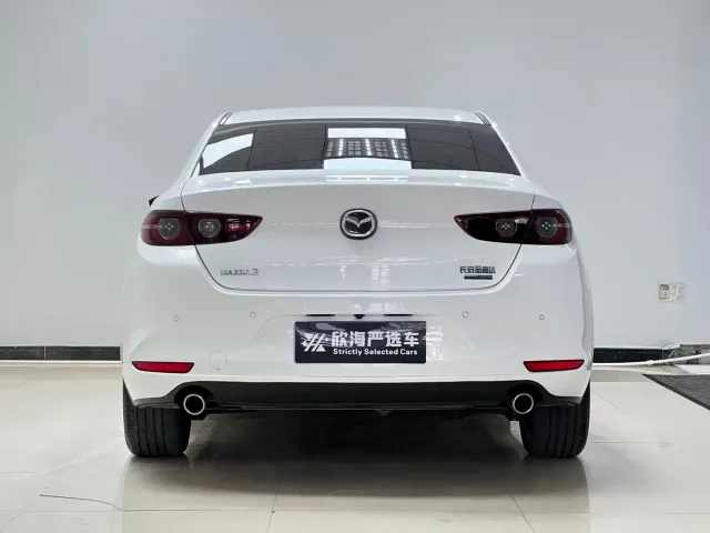 Mazda Axela — Фото автомобиля 5