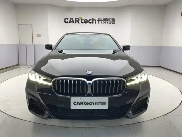 BMW 5 Series — Фото автомобиля 3