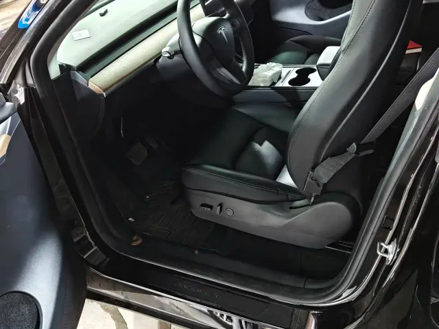 Tesla Model Y — Фото автомобиля 3