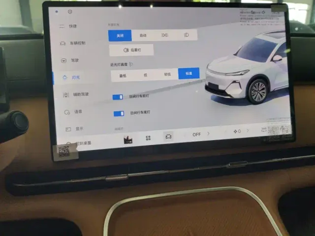 Geely Galaxy Starship 7 EM-i — Фото автомобиля 12