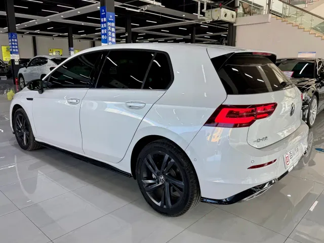 Volkswagen Golf — Фото автомобиля 10