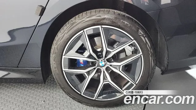 BMW 5 Series G60 — Фото автомобиля 21