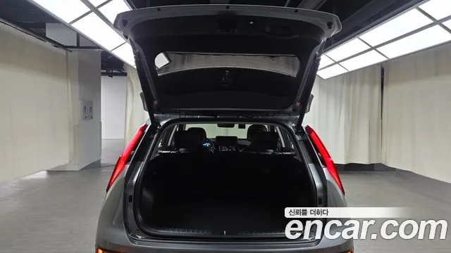 Kia Niro All Niro EV Earth — Фото автомобиля 16