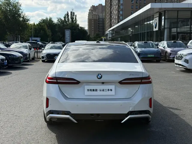BMW 5 Series — Фото автомобиля 5