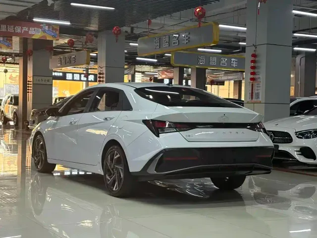 Hyundai Elantra — Фото автомобиля 11
