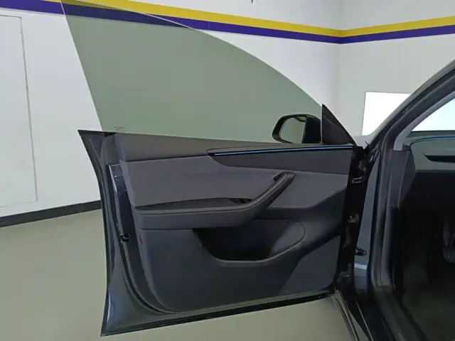 Tesla Model Y — Фото автомобиля 7