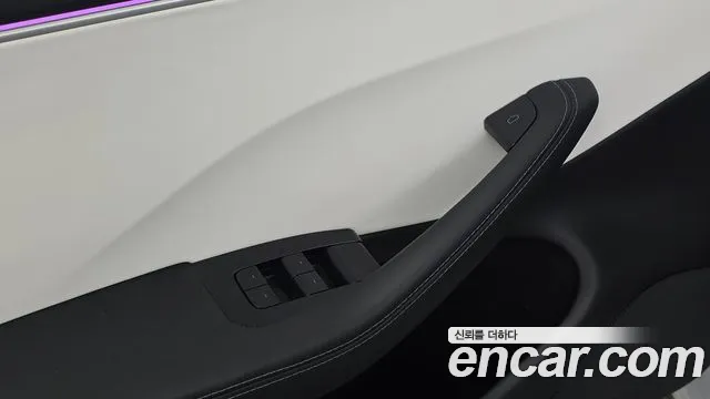 Tesla Model 3 — Фото автомобиля 16