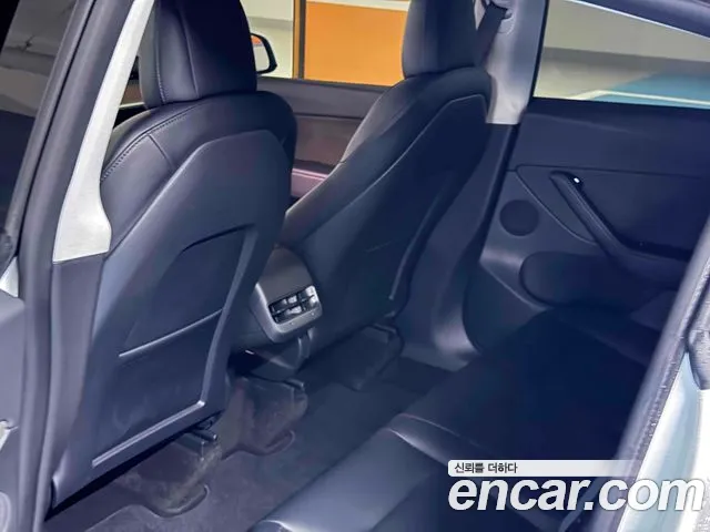 Tesla Model Y — Фото автомобиля 11