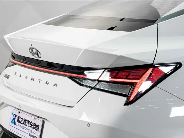 Hyundai Elantra — Фото автомобиля 8