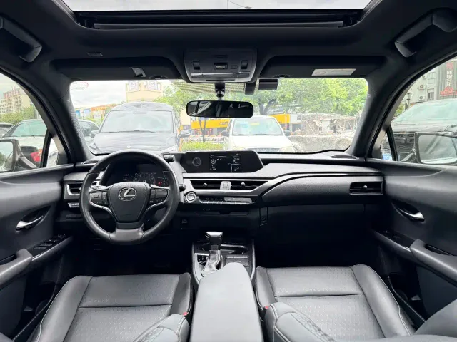Lexus UX — Фото автомобиля 10