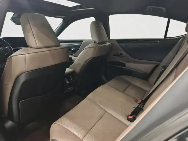 Lexus ES — Фото автомобиля 10