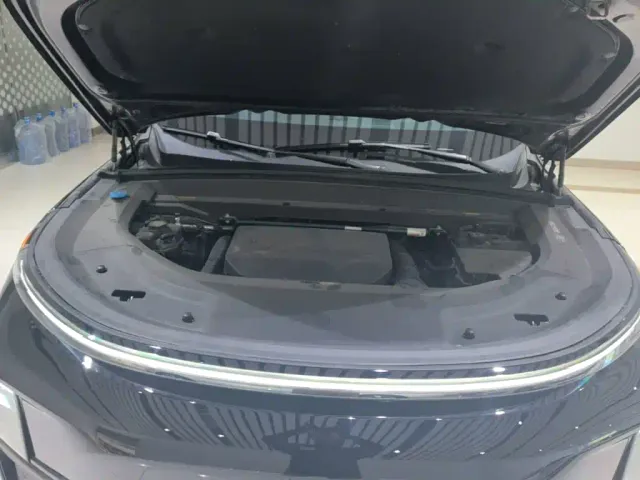 Li Auto L8 — Фото автомобиля 19