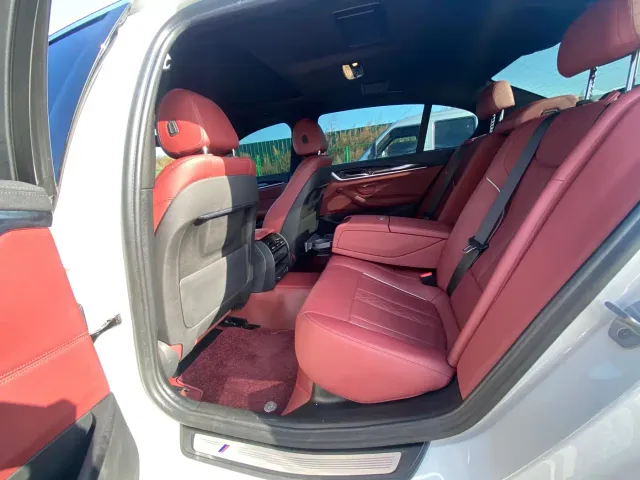 BMW 5 Series — Фото автомобиля 8